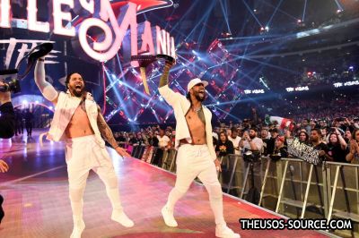 wwe-wrestlemania-34-the-new-day-vs-the-usos-c-vs-the-bludgeon-brothers-11-maxw-1280.jpg
