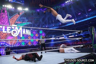 wwe-wrestlemania-34-the-new-day-vs-the-usos-c-vs-the-bludgeon-brothers-7-maxw-1280.jpg
