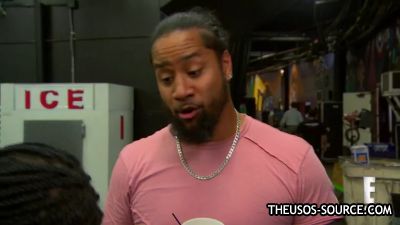 Naomi_shows_Jimmy_Uso_how_shes_going_to_give_the_SmackDown_Womens_Title_some_glow_Total_Divas_Preview_Clip_Nov_15_2017__WWE_mp4168.jpg